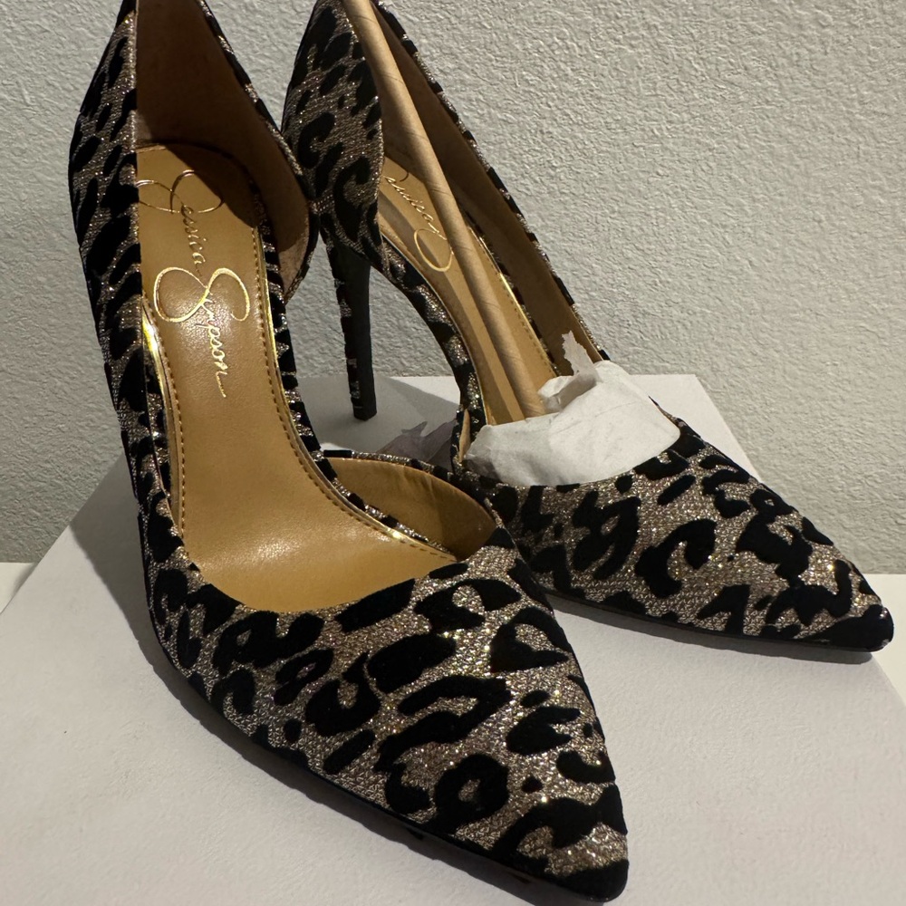 Jessica Simpson Black and Tan Heels